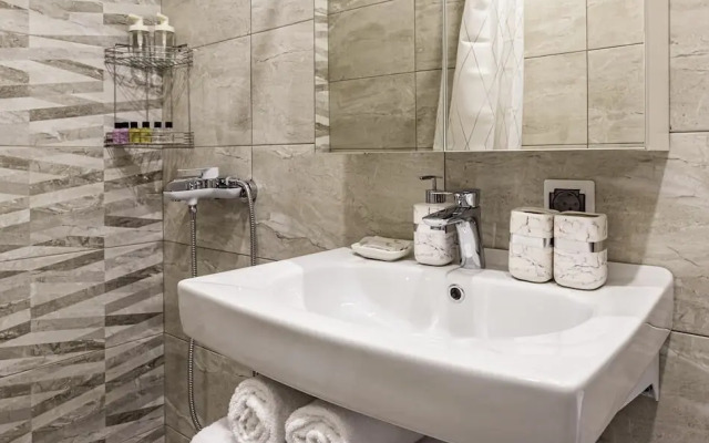 Апартаменты Яркая Студия у Таврического Сада