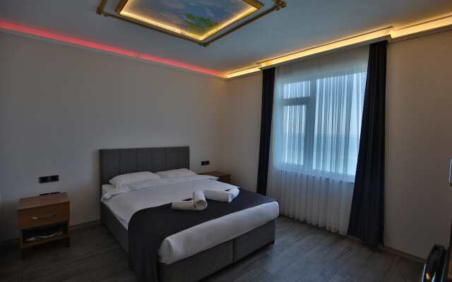 Black Pearly Hotel