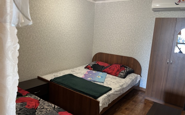 V Gostyakh U Artema I Vato Guest House