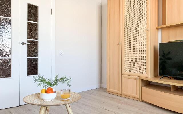 Na Topolinoj Allee s Prostornoj Kuhnej Flat
