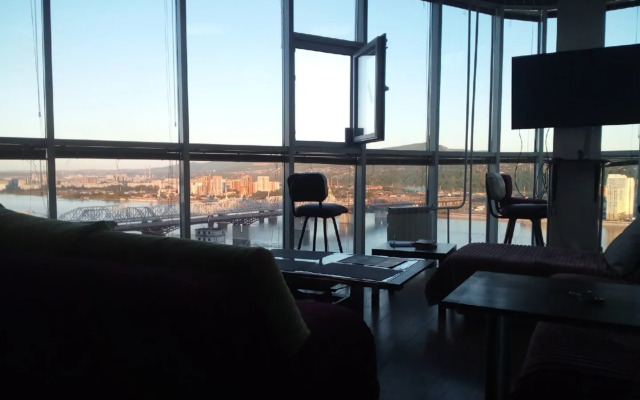 S Vidom na Yenisey i Stolby Apartments
