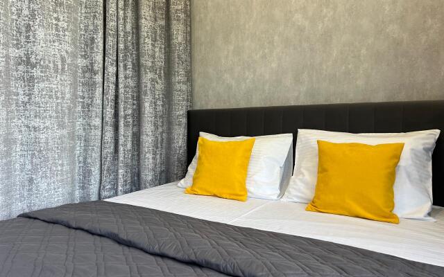 4kh mestnye apartamenty s balkonom i basseynom Apartments