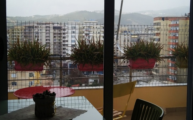 Sofi's Cozy Apartment-Near Port of Vlore, Apartment