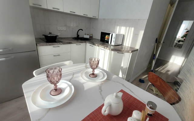 Uyutnaya kvartira s vidom na zasnezhennye gory Flat