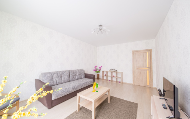 Na Kremenchugskoy 9k2 Apartments