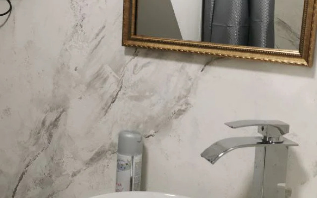 Uyutnaya studiya u metro Chertanovskaya Apartments