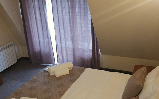 Ritsa Hotel