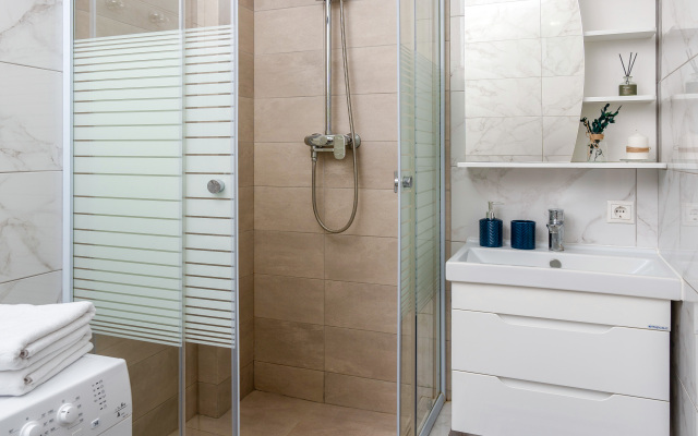 Vozle DonEkspotsentra i Akvaparka 15 etazh Flat
