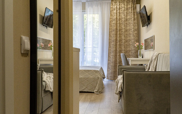 Studiya Kapri Khaus Chetyrekhmestnaya Zhk Letniy Flat