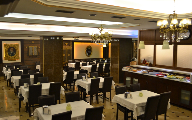 Grand Ant Hotel