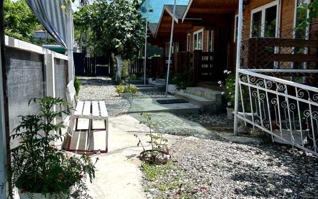 Dvor_vardanya Shalet