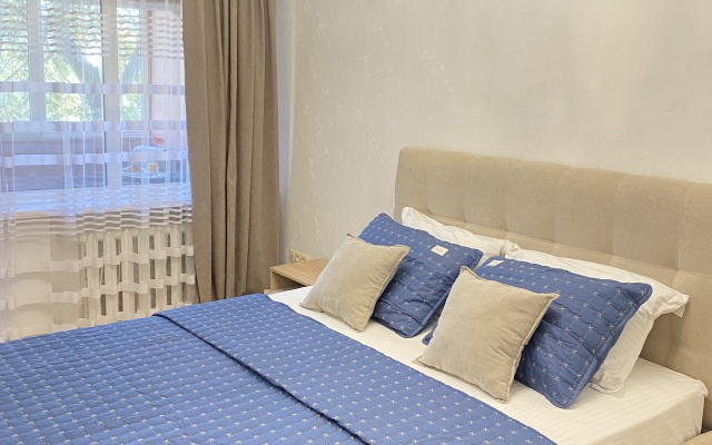 Dvuhkomnatnaya s Otdelnymi Spalnyami v Tsentre Goroda Flat