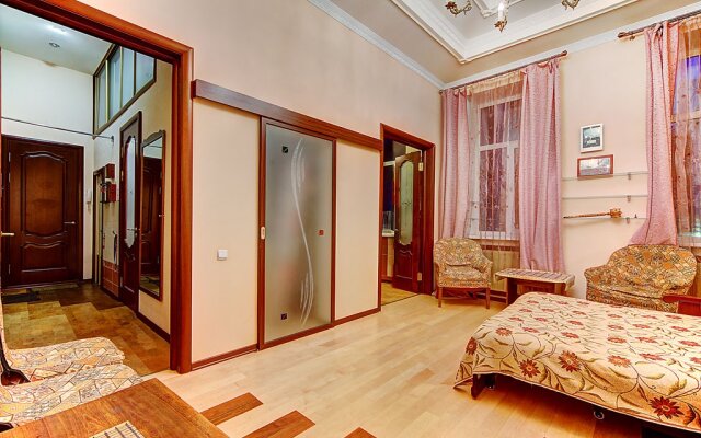 Апартаменты Уютная просторная 1 комнатная квартира в центре Санкт-Петербурга