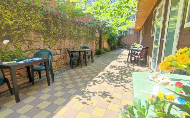 Polina Guest House