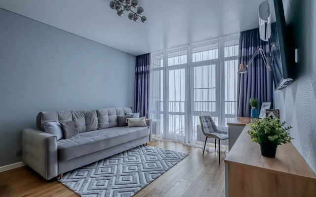 Green FOX s komfortom konditsioner kukhnya tishina Flat