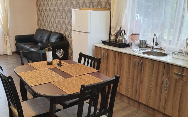 Частный дом Дом возле Ясеня