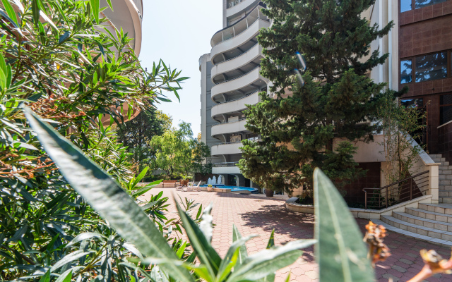 Апартаменты с двумя мастер-спальнями на первой береговой линии