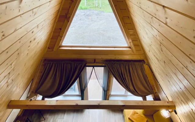 s Baney na Beregu Ozera Chalet