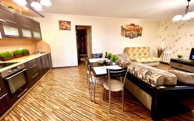 Апартаменты двухкомнатные на Карбышева 61Б (рядом с ТЦ Космопорт)