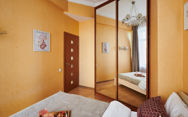 GM Apartments Stilnaya Trekhkomnatnaya v Dome na Naberezhnoy Flat