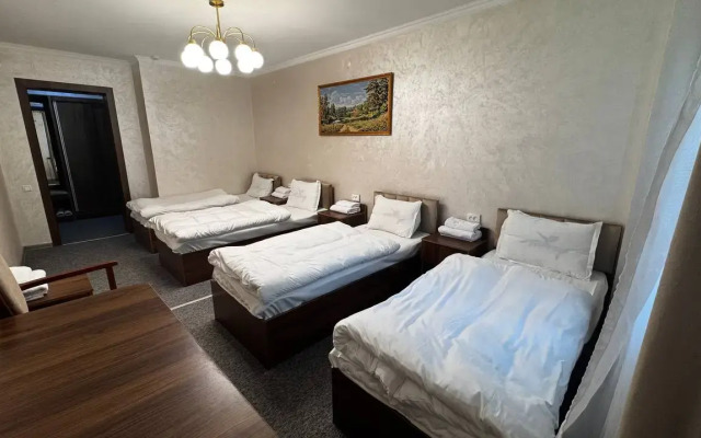 Qorasuv Hotel
