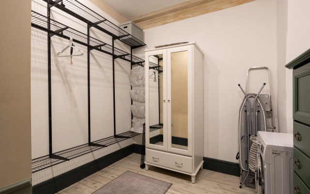 Ryadom S Nikolskim Sadom I Kofeyney Aster Apartment