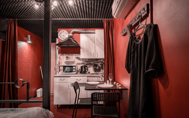 18+ Krasnaya Komnata Dlya Romanticheskikh Svidaniy Flat
