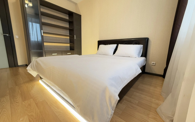 Tut Khorosho Na Surikova 53a 6 Flat