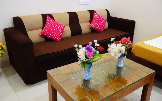Vjr Mahal and Vinayagam Residency Hotel