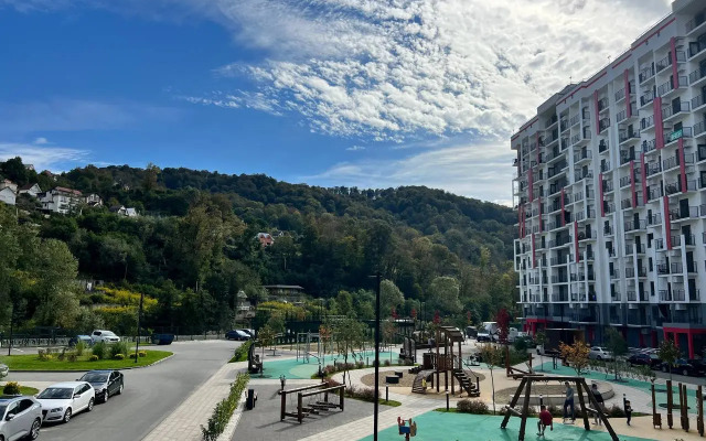 Tryokhmestnye S Balkonom Apartments