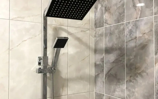 vidovye s krovat'yu i bol'shim balkonom, 17 etazh Apartments