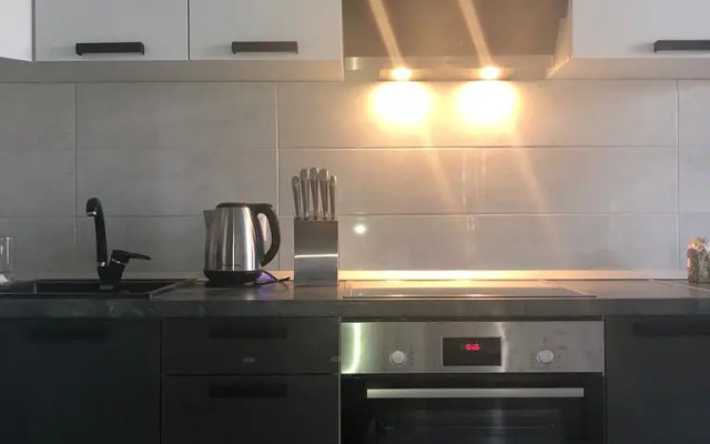 More Pri Vykhode Iz Dvora Flat