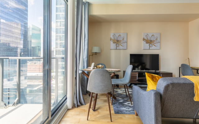 GLOBALSTAY Maple Leaf Square Apart-hotel