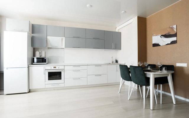 Prostornaya I Svetlaya V Tsentre Flat