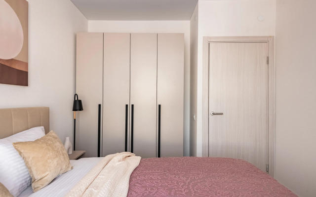 Ezhevichno-Smorodinovyj Tort, vidovaya Flat