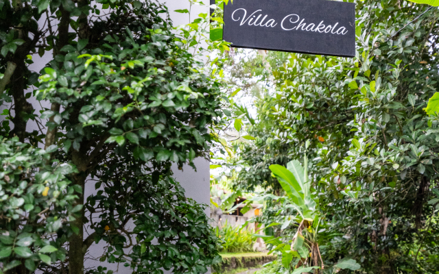 Chakola with Koi Pond Villa