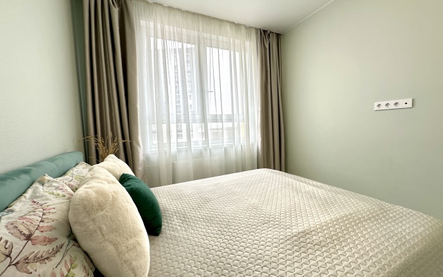 Lyuks Akvamarin s Dizaynerskim Remontom, Dlya Bolshoy Semi Apartments