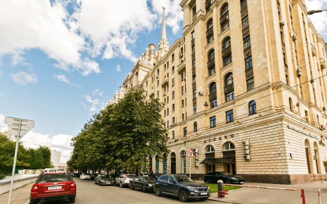 Historical Tower On Kutuzovsky