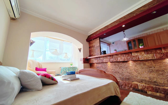 Квартира 2-х комнатная на Жукова 6