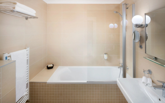 Boutique Seven Days Hotel