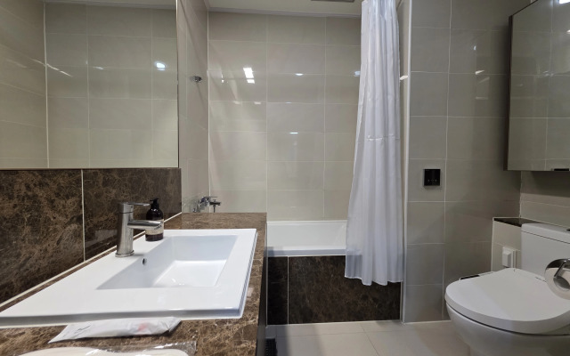 2j Etazh S Shikarnym Vidom Na Mechet, Ryadom S Posol'stvom SSHA Apartment