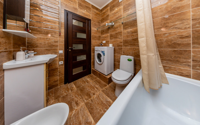 u Plyazha Park Pobedy na 4 Gostey s Vidom Na More Flat