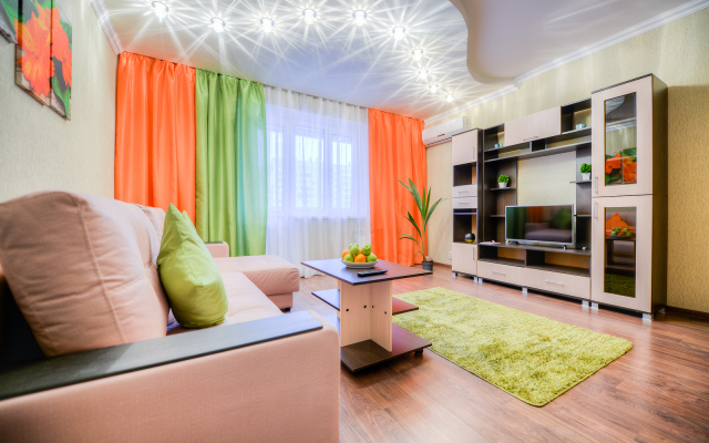 5 Zvezd Vozle Ledovoj Arenyi Traktor Apartments