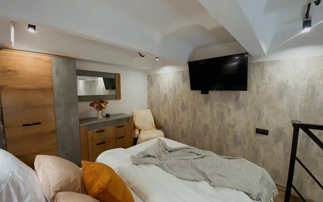 Квартира Green FOX из двух уровней с панорамными окнами