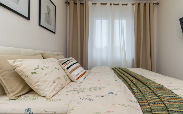 Квартира с желтым диваном