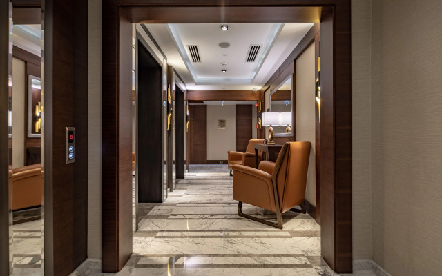 Royal Stay Palace Hotel