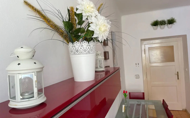 Flora Apartments