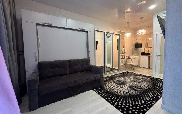Bolshaya Studiya V Tsentre Flat