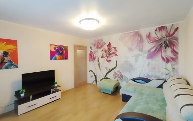 Prostornaya Na Oktyabryskom Prospekte Flat