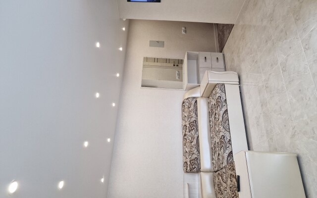 Na Avtostancii Elizovo Triple Living Quarters